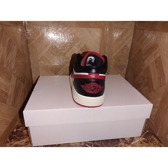 New Jordan 1 women's White Gym Red 2022 - DC0774-160 size 8.5 - Picture 3 of 10